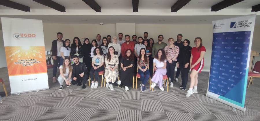 81 İlde Gençlik Siyaset ve Sivil Toplum Programı Demokratik Katılım Kapasite Geliştirme Eğitim Seminerleri - ERZURUM